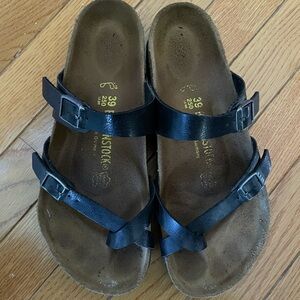 Mayari style Birkenstock sandals.